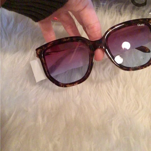 ❌❌❌SOLD host Pick! 🙌🩷🙌Rare Quay Coffee Run sunglasses - Picture 4 of 6